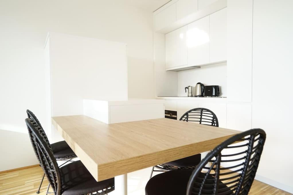 Apartment With Terrace Near Metro Station And Spa เวียนนา ภายนอก รูปภาพ